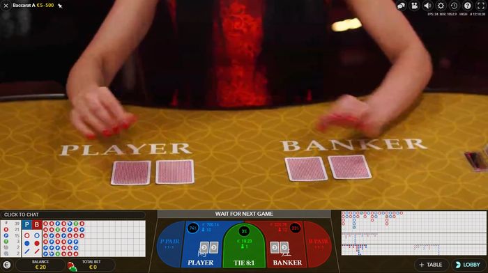 Дилер сдает карты в Live Baccarat